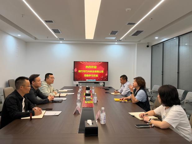 为进一步学习园林绿化、公园管护领域先进管理模式与成熟运营经验，做好新业务储备与发展谋划工作，近日，竹兴林业前往德阳经开园林绿化有限公司开展考察学习。