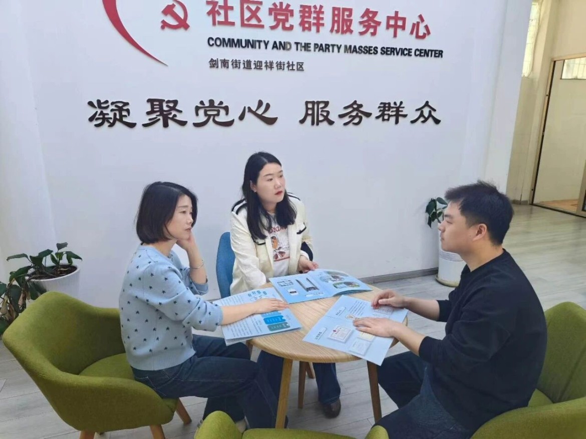 为进一步拓宽招聘渠道、助力家乡群众实现家门口就业，扬帆保安主动靠前，走进镇街社区，线上线下同步发力，把招聘服务送到群众家门口，把岗位信息送到求职者手中，持续充实一线队伍力量。