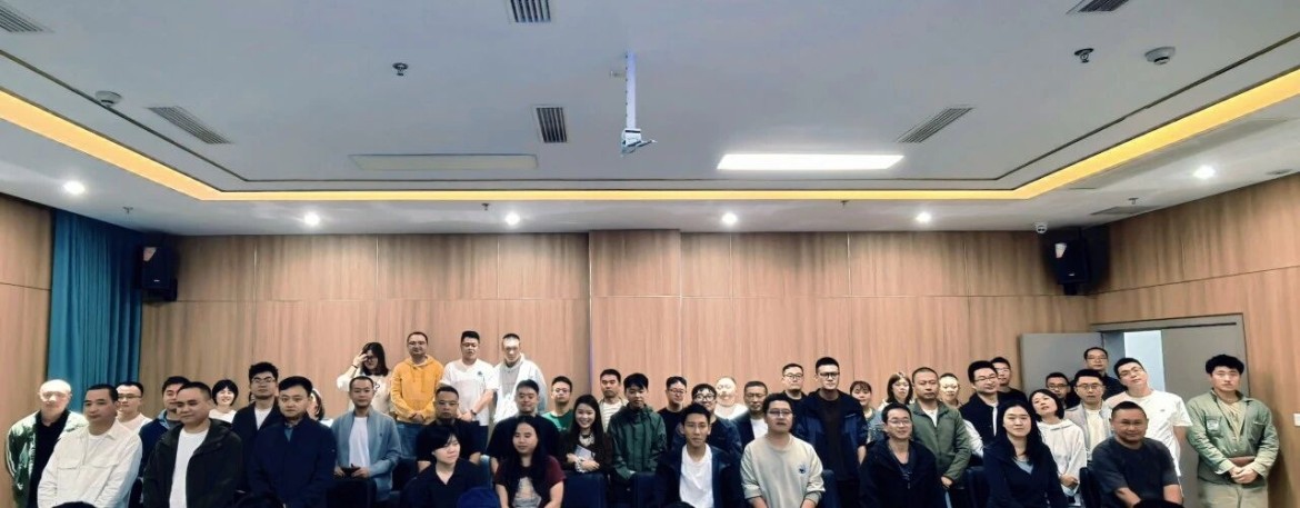 为帮助新员工快速熟悉公司管理制度、吃透业务流程、补齐实操短板，近日，金申建筑开展第二批“老带新、师带徒”人才培养工作启动仪式，以师徒传承厚植工匠文化，持续建强公司人才梯队。