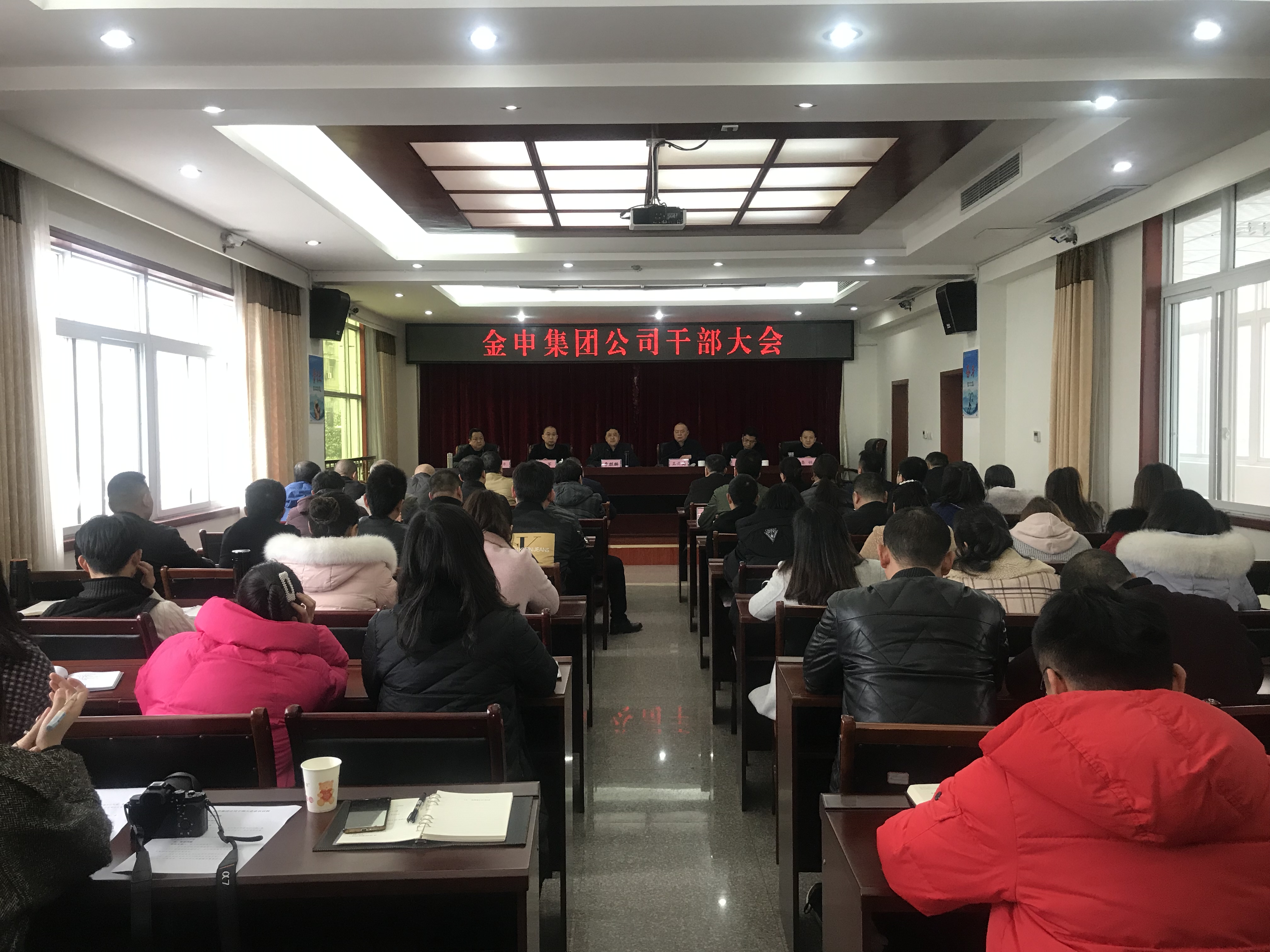    3月6日下午，金申集团公司召开干部大会，会议宣布了有关人事任免通知，市委常委、常务副市长李麒麟出席会议。   会上，副市长李麒...